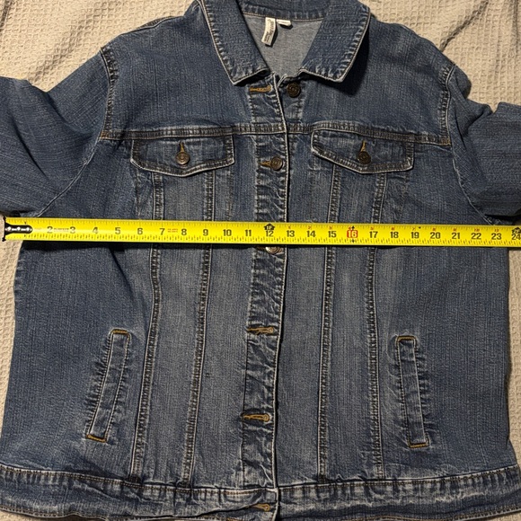 St. John's Bay Women's Blue Denim Jacket - Picture 6 of 6